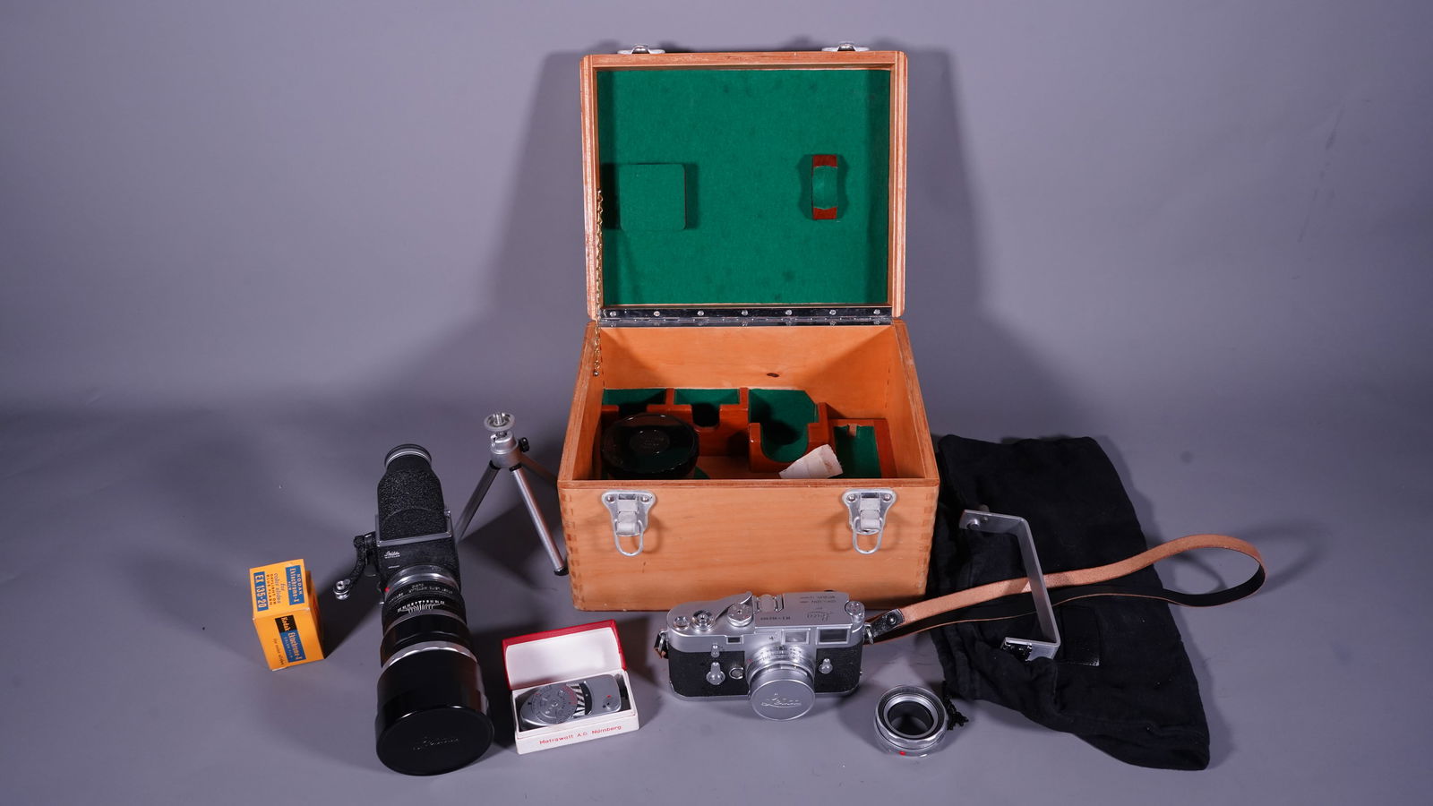 Vintage Leica M3 Rangefinder Camera & Leitz Telyt 200MM Lenses & Professional Leitz Accessories (1 of 11)