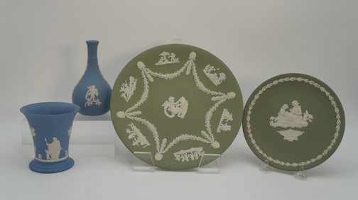 Lot of 4 Vintage Wedgwood Jasperware Classic Plates & Vases