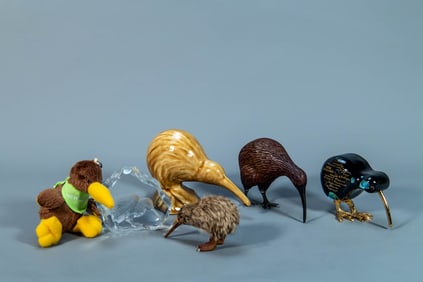 Group of 6 Vintage New Zealand Kiwi Birds
