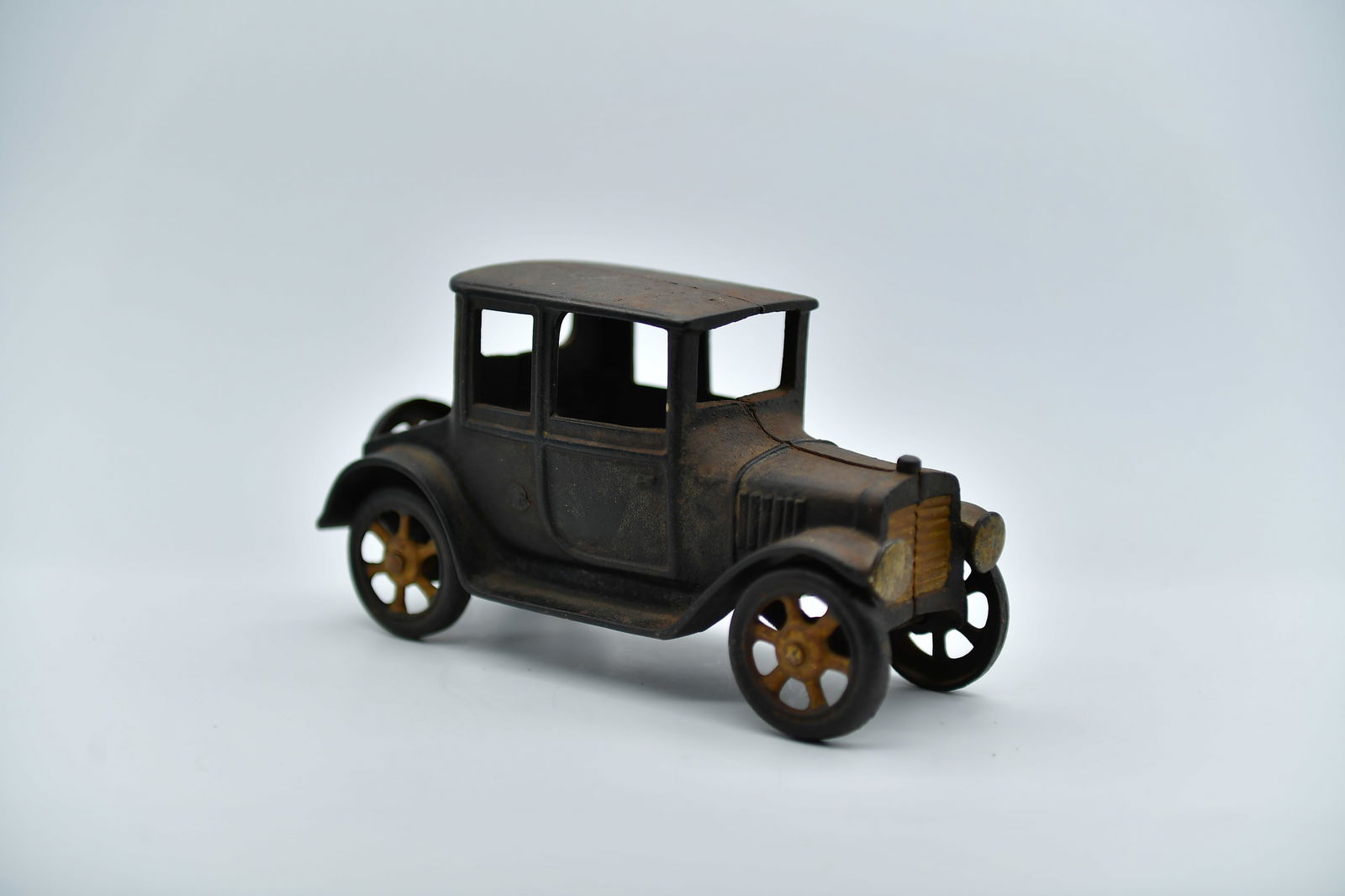 Vintage Antique Cast Iron Toy Car, Specifically 1920s/1930s Ford Model T (1 of 7)
