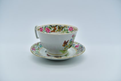 Fine Antique Chinese Export Famille Rose Porcelain Teacup & Saucer