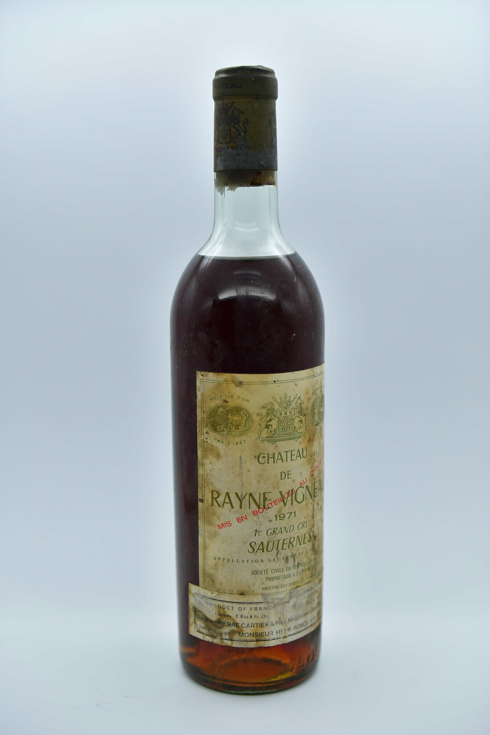 1971 Chateau de Rayne-Vigneau Sauternes Sweet White Wine, Fully Sealed: 1971 Chateau de Rayne-Vigneau Sauternes Sweet White Wine from the Sauternes in the Bordeaux Region of France. 1Pint 8Fl.(75CL), Fully sealed, (Stand Not Included)