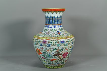 Exquisite "Qianlong" Mark Chinese Famille Rose Porcelain Vase