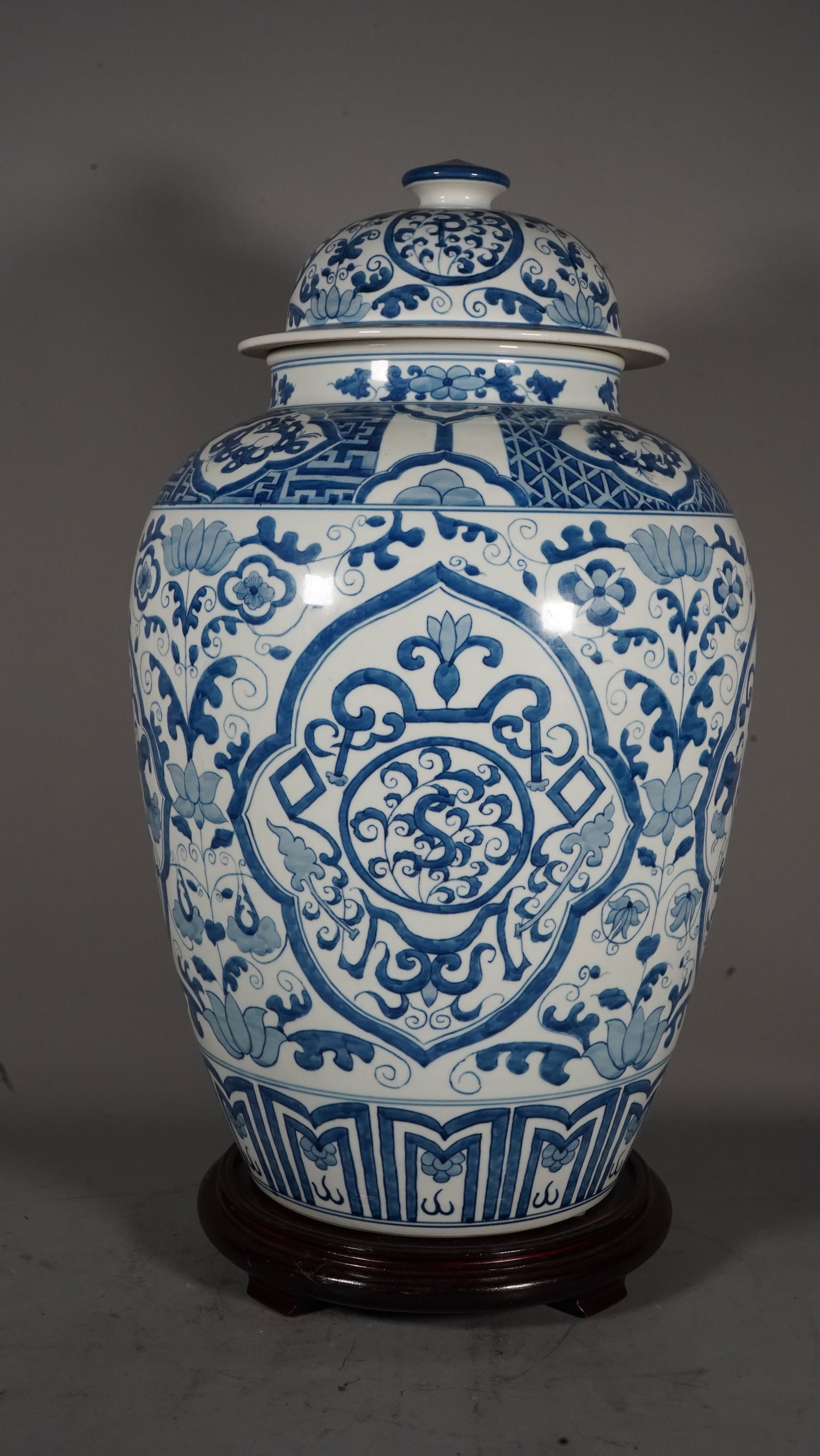 Large Vintage Asian Blue & White Porcelain Jar/Urn with Lid (1 of 6)