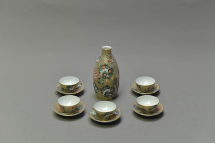 Lot of 11 Japanese Imari Porcelain Sake Vessel Set