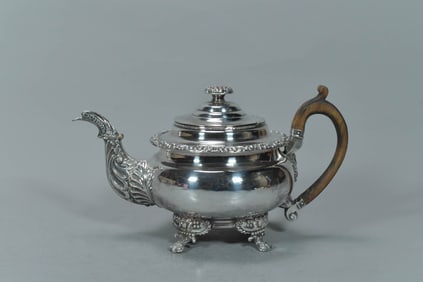 Vintage Silver Tone Teapot w/Wooden Handle