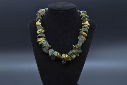 Vintage Customize Green Coral Chip Bead Strand Necklace