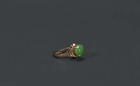 14K Vintage Ring with Round Jadeite Stone