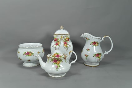 Group of 7 1962 Royal Albert Ltd "Old Country Roses" Porcelain Set