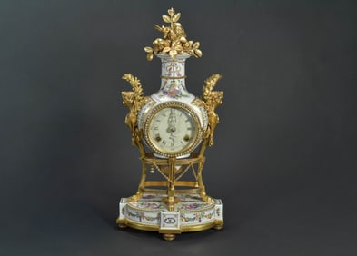 V&A Museum Marie Antoinette Fine Porcelain Mantel Clock w/Clock Key