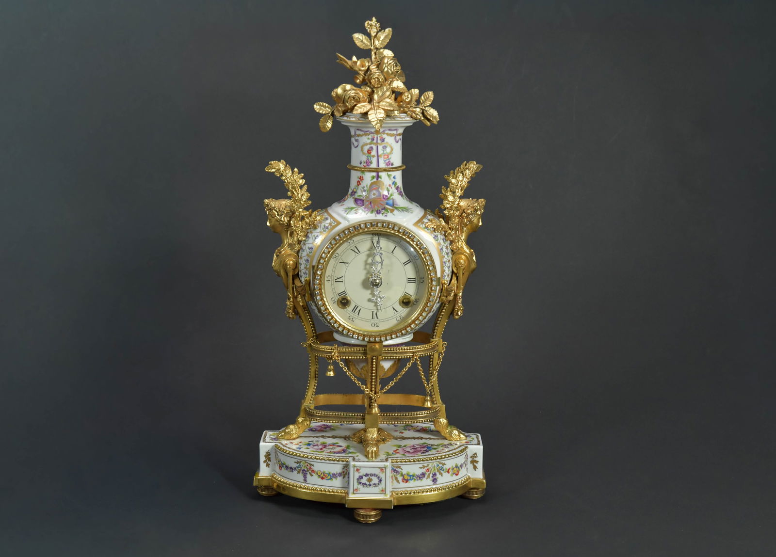 V&A Museum Marie Antoinette Fine Porcelain Mantel Clock w/Clock Key (1 of 11)