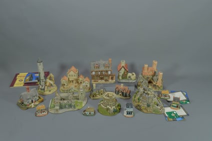 Group of 16 Preserved in Miniature of Britain's Heritage "Lilliput Lane", "David Winter", "Baileys"