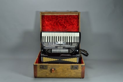Vintage "Universal" Piano Accordion 55F3102U, Made in Italy