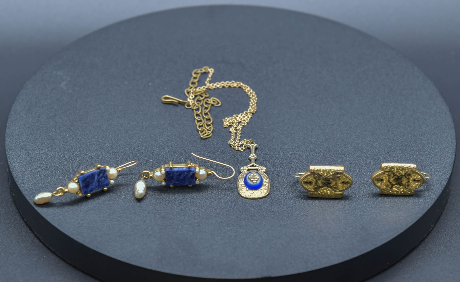 Group of 5 Vintage Gold Tone Necklace & Earrings (1 of 6)