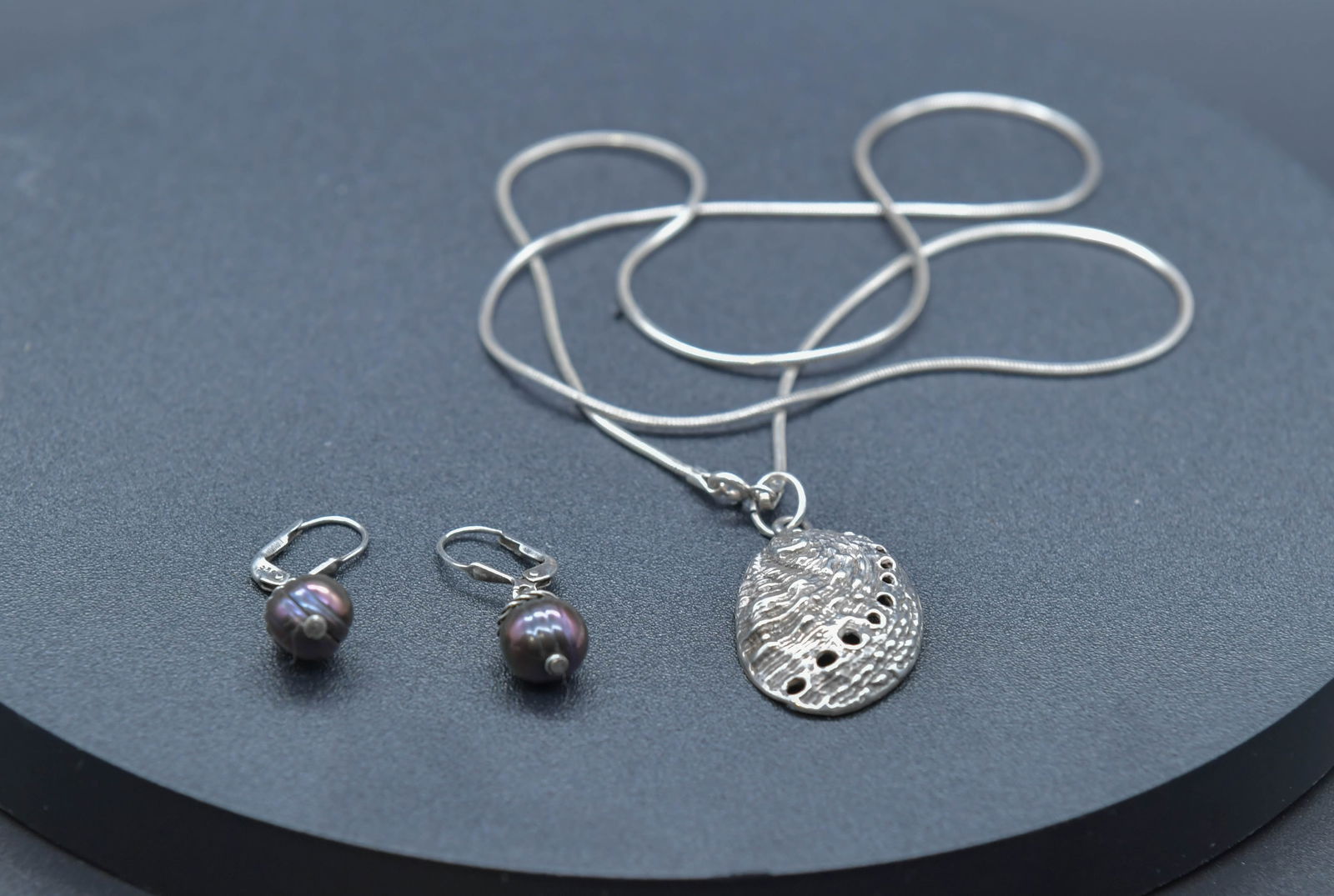 Group of 3 Fine Vintage Sterling Shell Pendant Necklace & A Pair of Pearl Earrings (1 of 6)