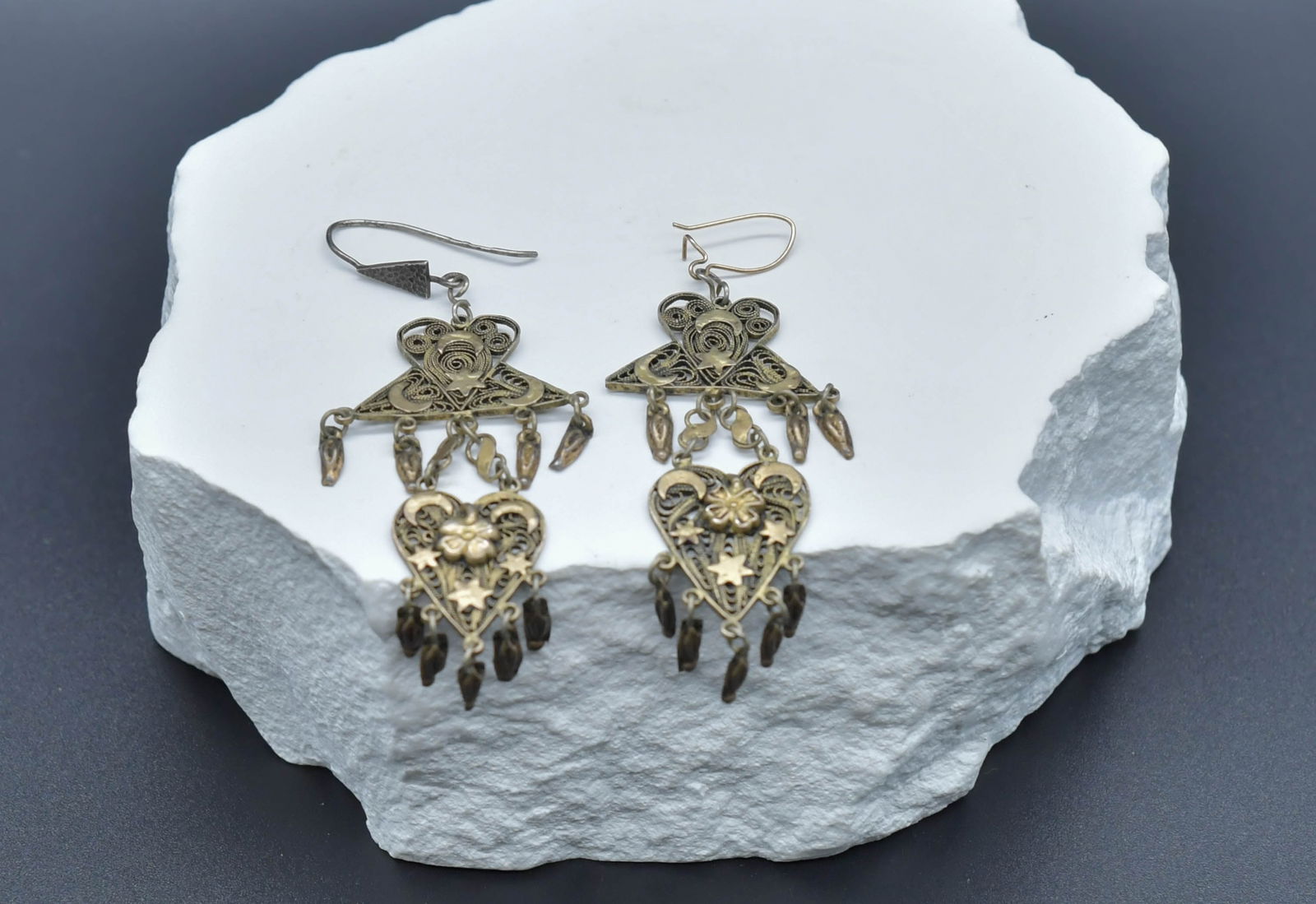 Pair of Vintage Silver Filigree Earrings w/Heart Motif & Dangles: Pair of Vintage Silver Filigree Earrings w/Heart Motif & Dangles. Total length 2"1/2, Test Silver, Total weight 9.6g; In good condition