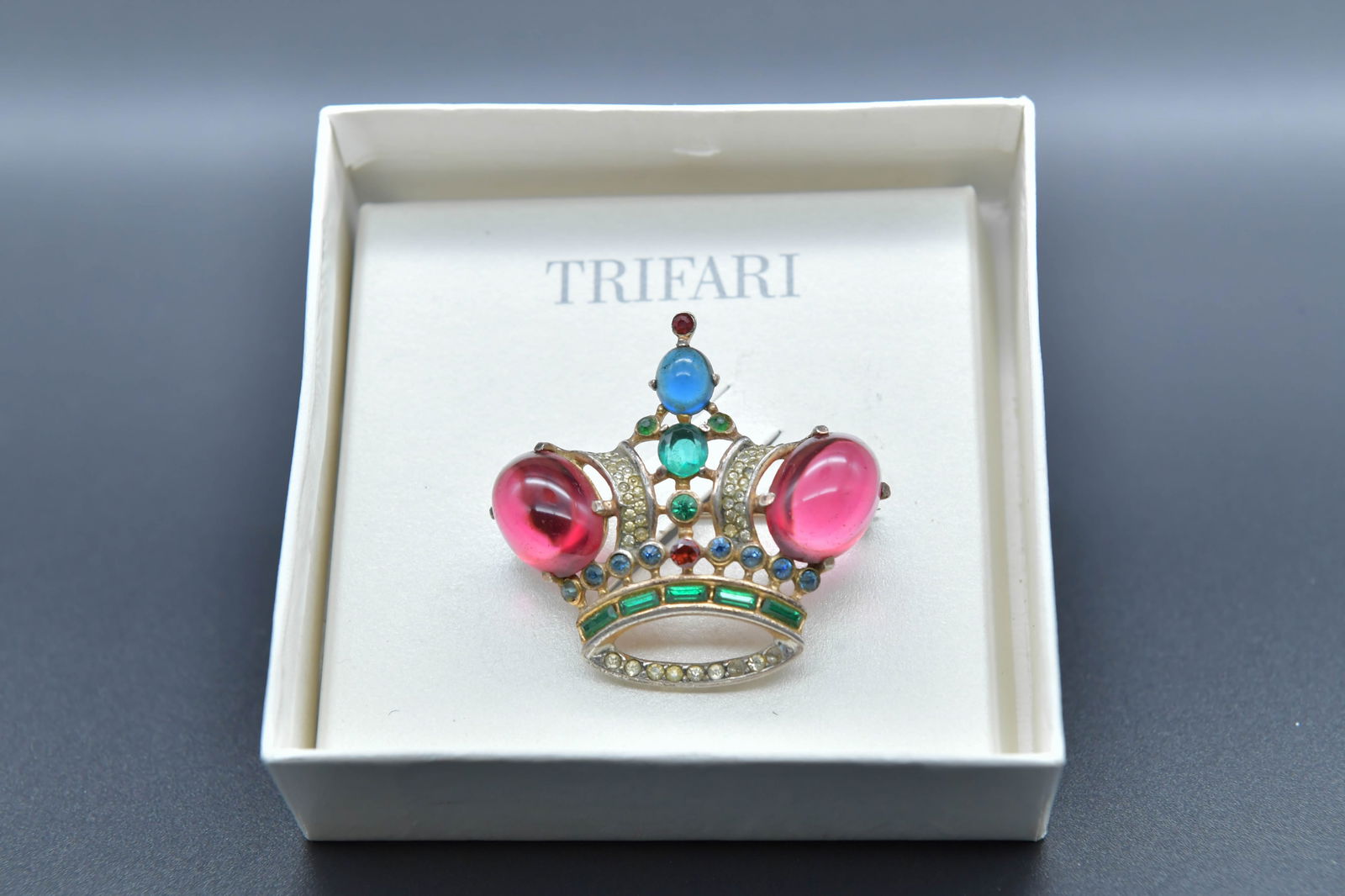 Vintage TRIFARI Sterling Crown Brooch w/Large Ruby Cabochon Emerald & Sapphire, Marked, Pat 137542 (1 of 7)