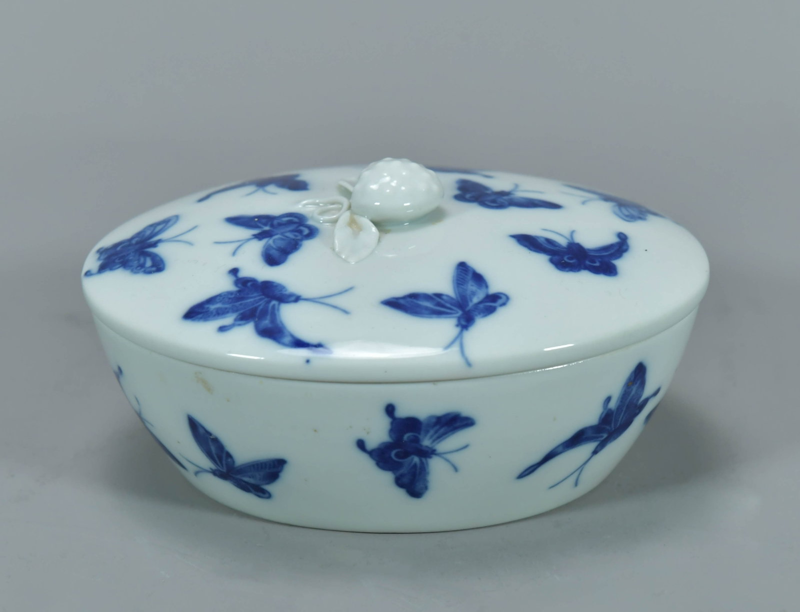 Vintage Mottahedeh Vista Allegre Portugal Oval Blue Butterfly Covered Porcelain Sugar Bowl: Vintage Mottahedeh Vista Allegre Portugal Oval Blue Butterfly Covered Porcelain Sugar Bowl. 6"L x 5"W x 1"3/4H; In very good condition, (Stand Not Included)