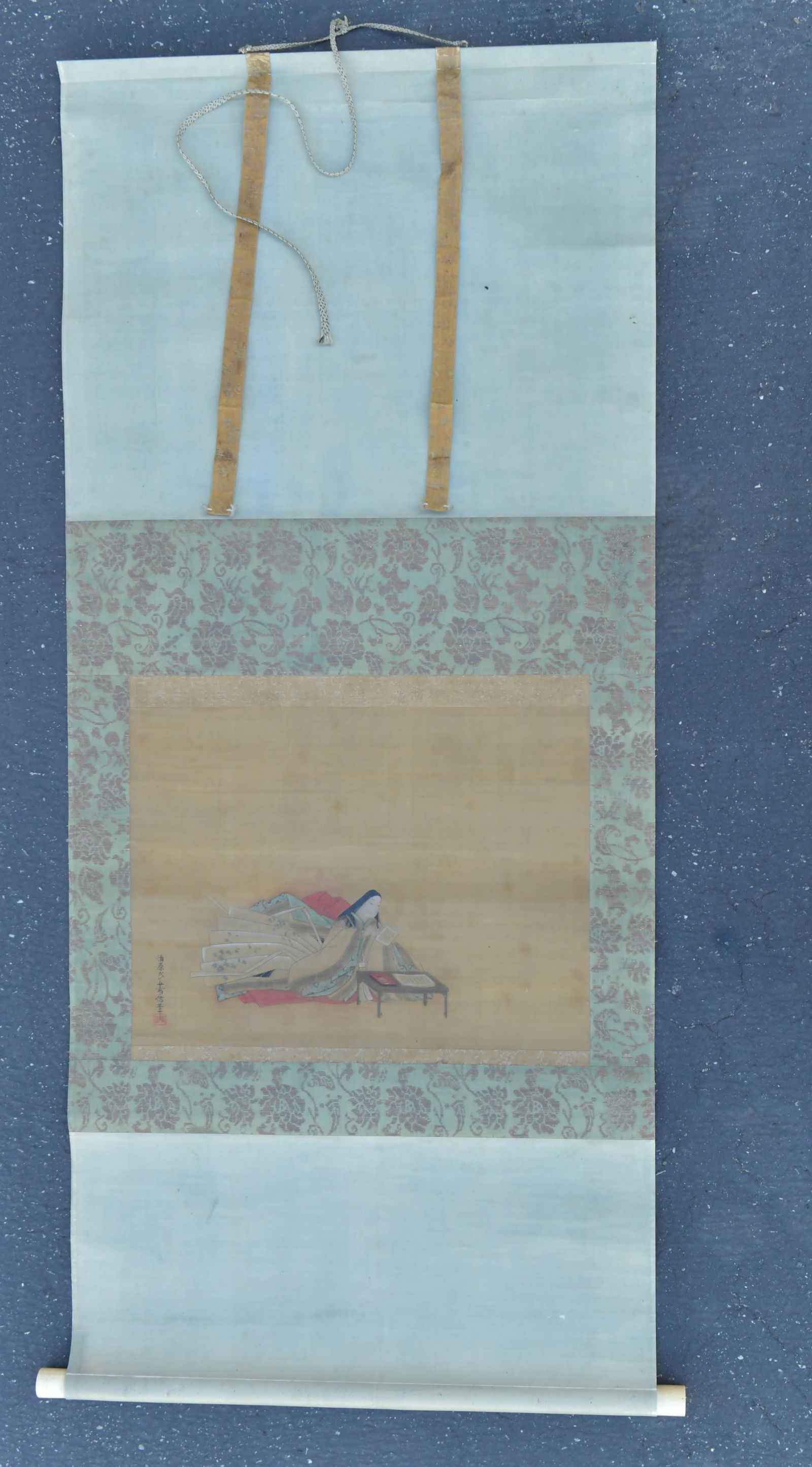 Vintage Japanese Hanging Scroll Painting on Silk Fabric w/Artist's Signature: Vintage Japanese Hanging Scroll Painting on Silk Fabric w/Artist's Signature. The scroll end caps is in good condition. Length 43"L and 19"1/2W
