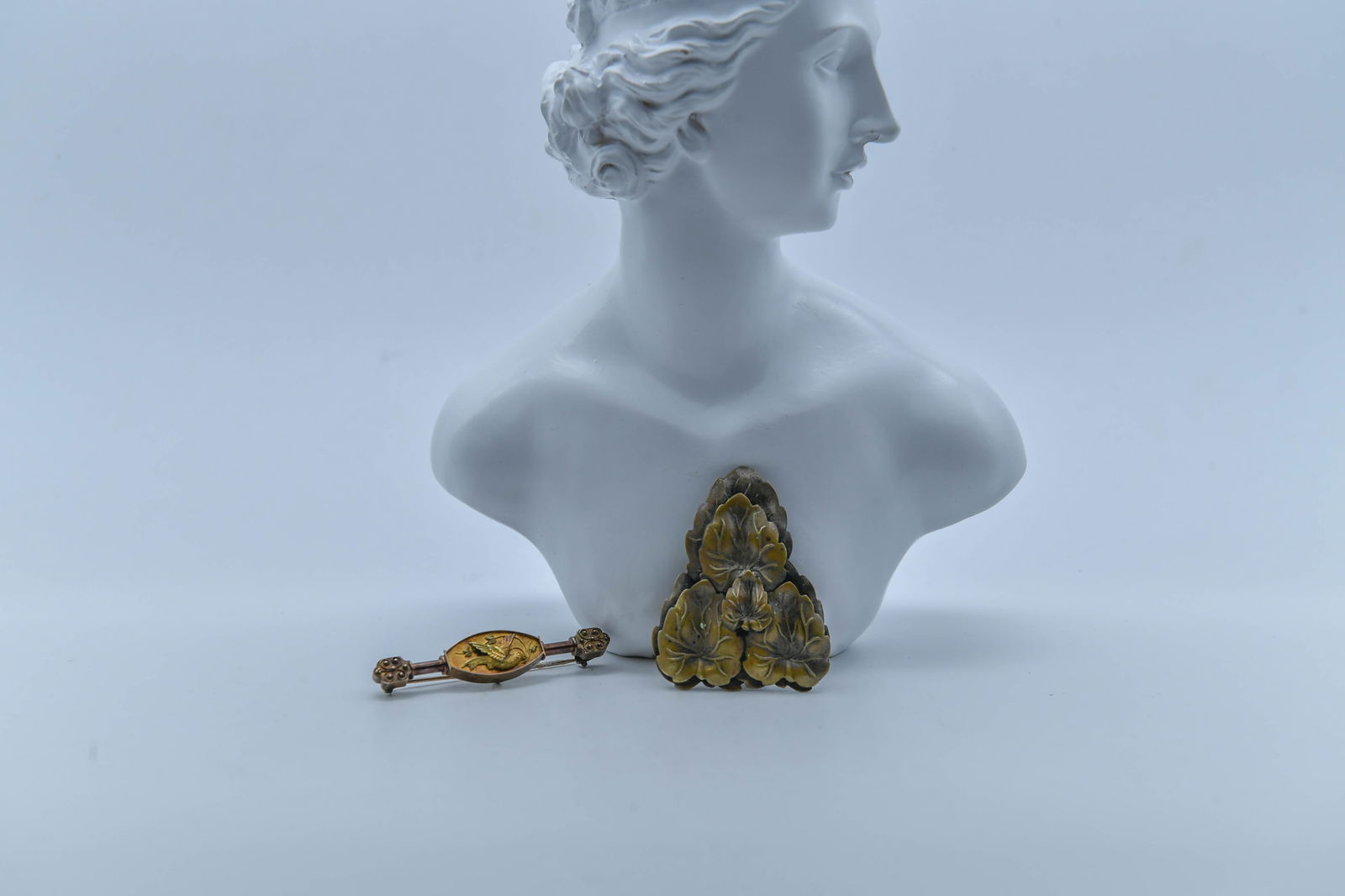 Lot of 2 Vintage Brass-Toned Dress Clip & Pin Brooch (1 of 6)