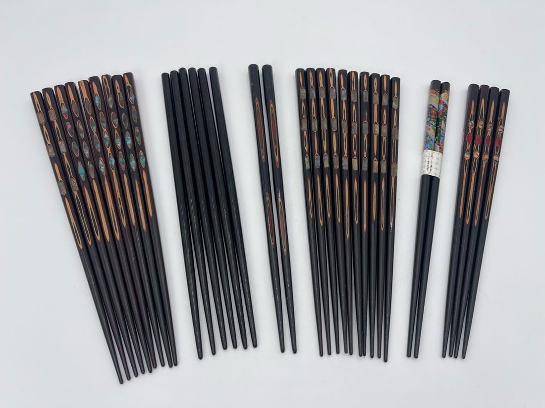 Lot of 16 Set Vintage Japanese Wakasa Black Lacquer Chopsticks: Lot of 16 Set Vintage Japanese Wakasa Black Lacquer Chopsticks, Nine of Them w/Mother-of-Pearl (Abalone) Inlaid. Length 9", Good vintage condition.