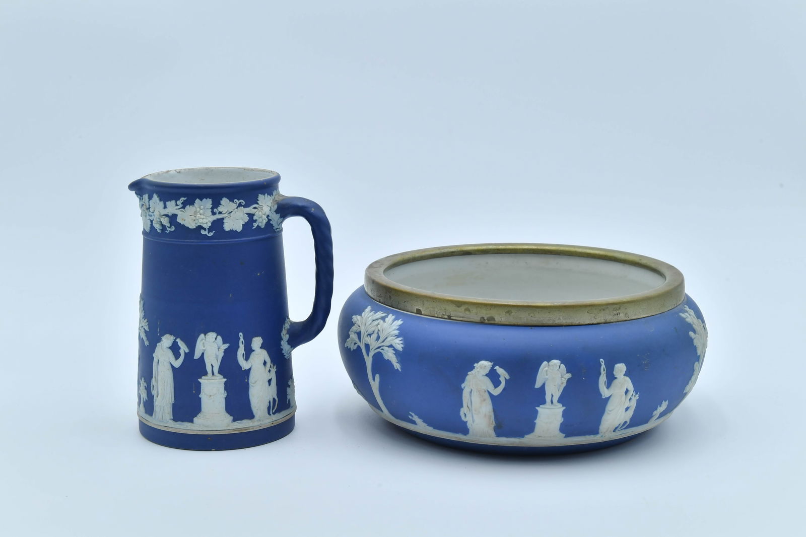 Two Vintage/Antique Wedgwood Jasperware Pottery Pitcher & Bowl (1 of 8)