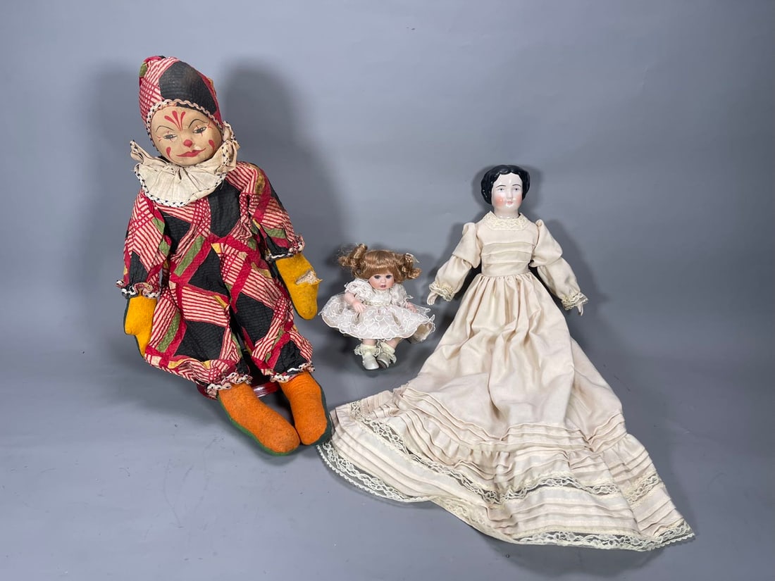 Lot of 3 Vintage Dolls (1 of 7)