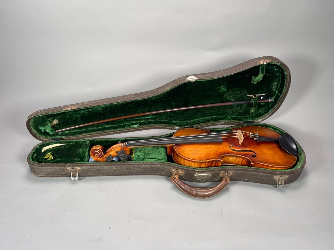 1928 Vintage Violin w/An Internal Label Bearing "Martin Fuguer, Schonbach, Bohemia, 1928" (1 of 11)