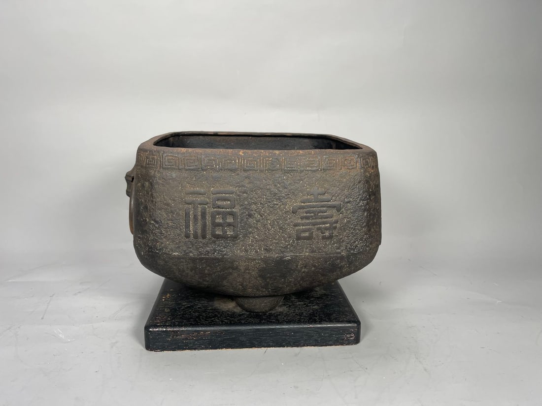 Vintage Japanese Tripod Cast Iron Censer or Brazier w/Lion's-Head Handles & Characters ??? (1 of 8)
