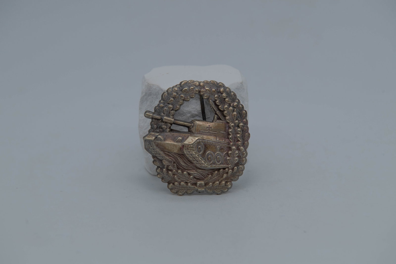 German Bundeswehr Post WWII Panzer Beret Cap Badge: German Bundeswehr Post WWII Panzer Beret Cap Badge. Measures 2" x 2"; In good vintage condition, (Stand Not Included)
