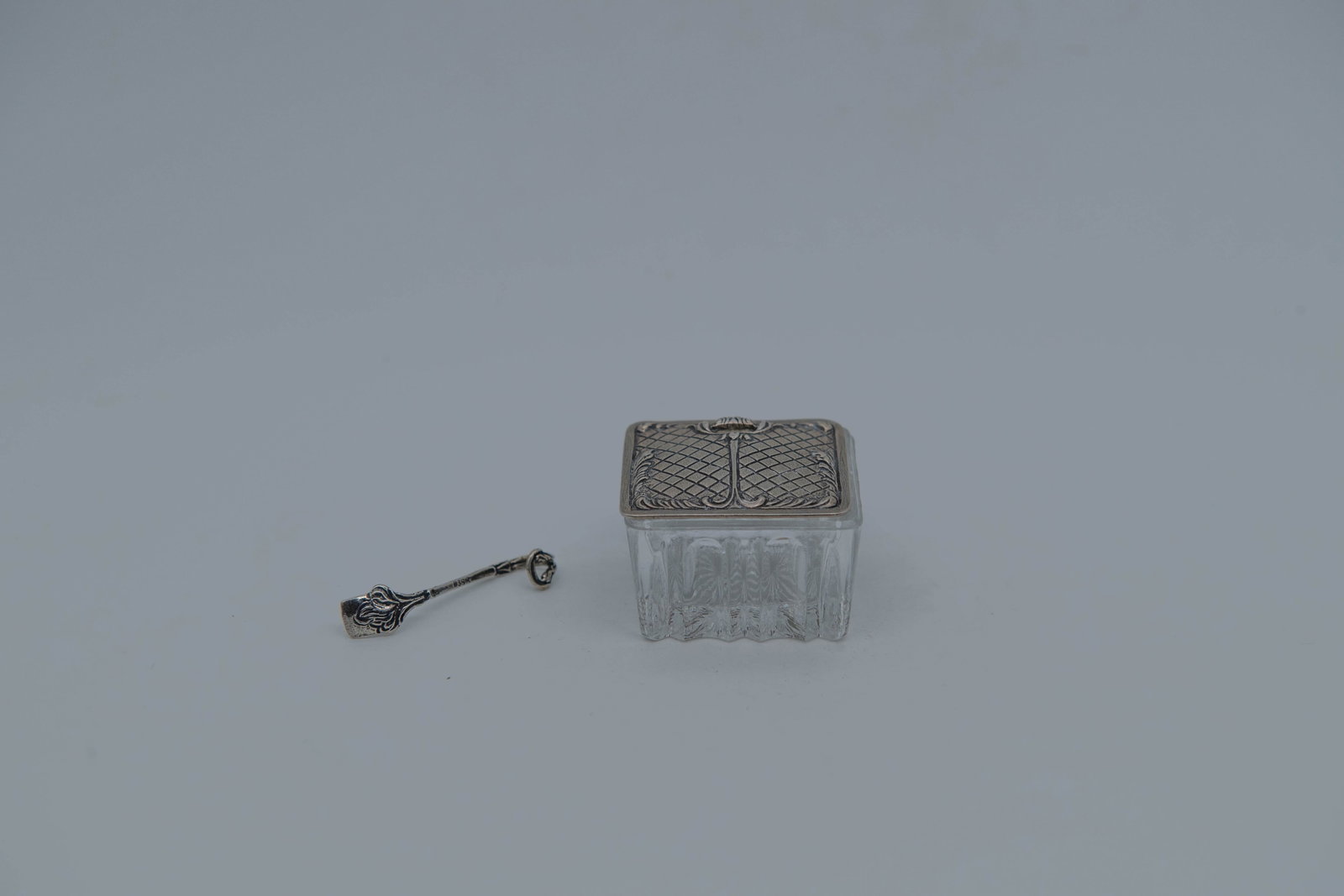 Vintage/Antique Square 835 Silver Lid & Cut-Glass Miniature Dish w/Mini Silver Spoon: Vintage/Antique Square 835 Silver Lid & Cut-Glass Miniature Dish w/Mini Silver Spoon. 1"1/2 x 1"1/2 x 1"; Total weight 58.7g; In good condition