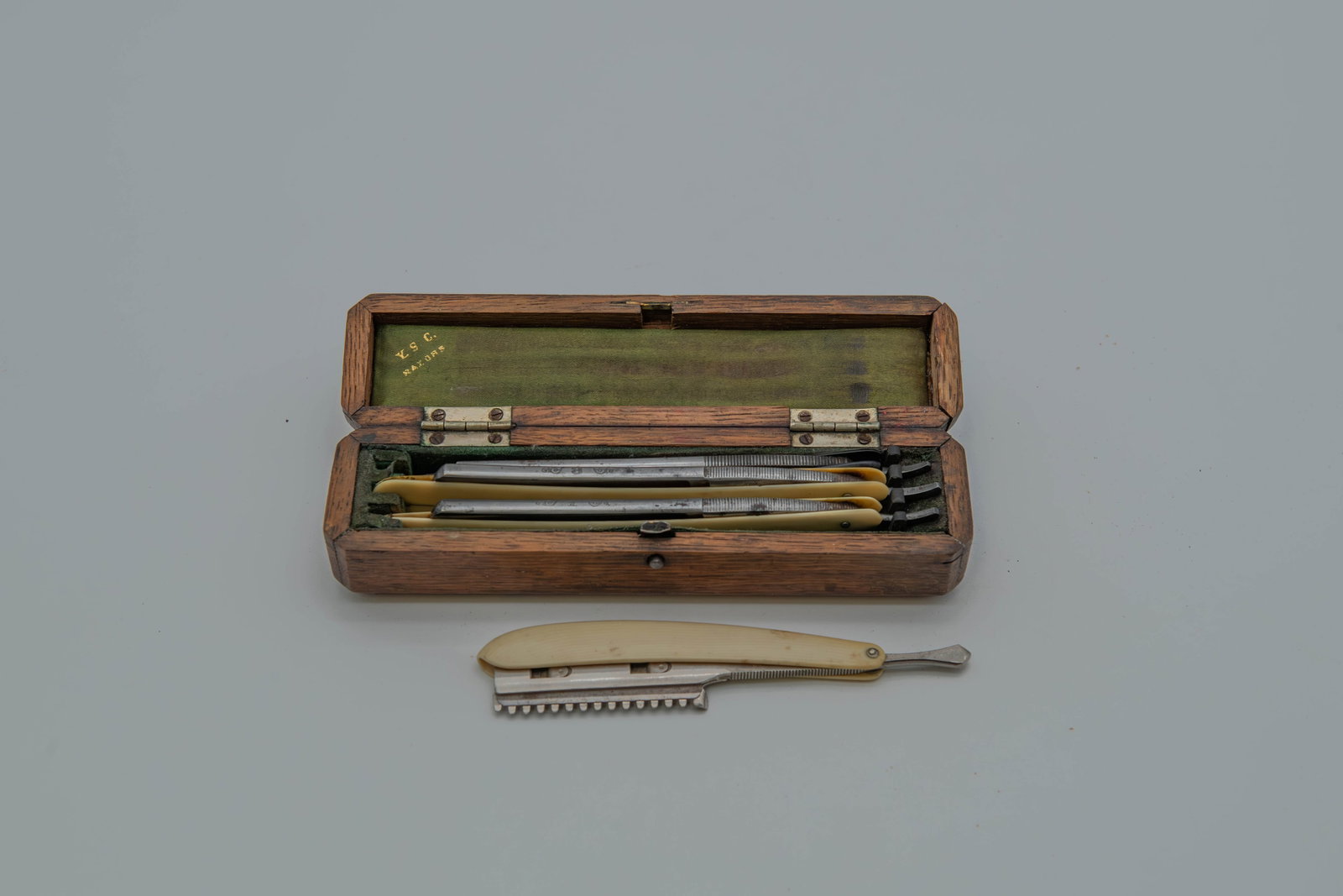 Set of 4 Vintage Straight Razors in Original Wooden Box: Set of 4 Vintage Straight Razors in Original Wooden Box, 3 pieces w/Bone Carved Handles. Length 6"1/4; Overall in good vintage condition