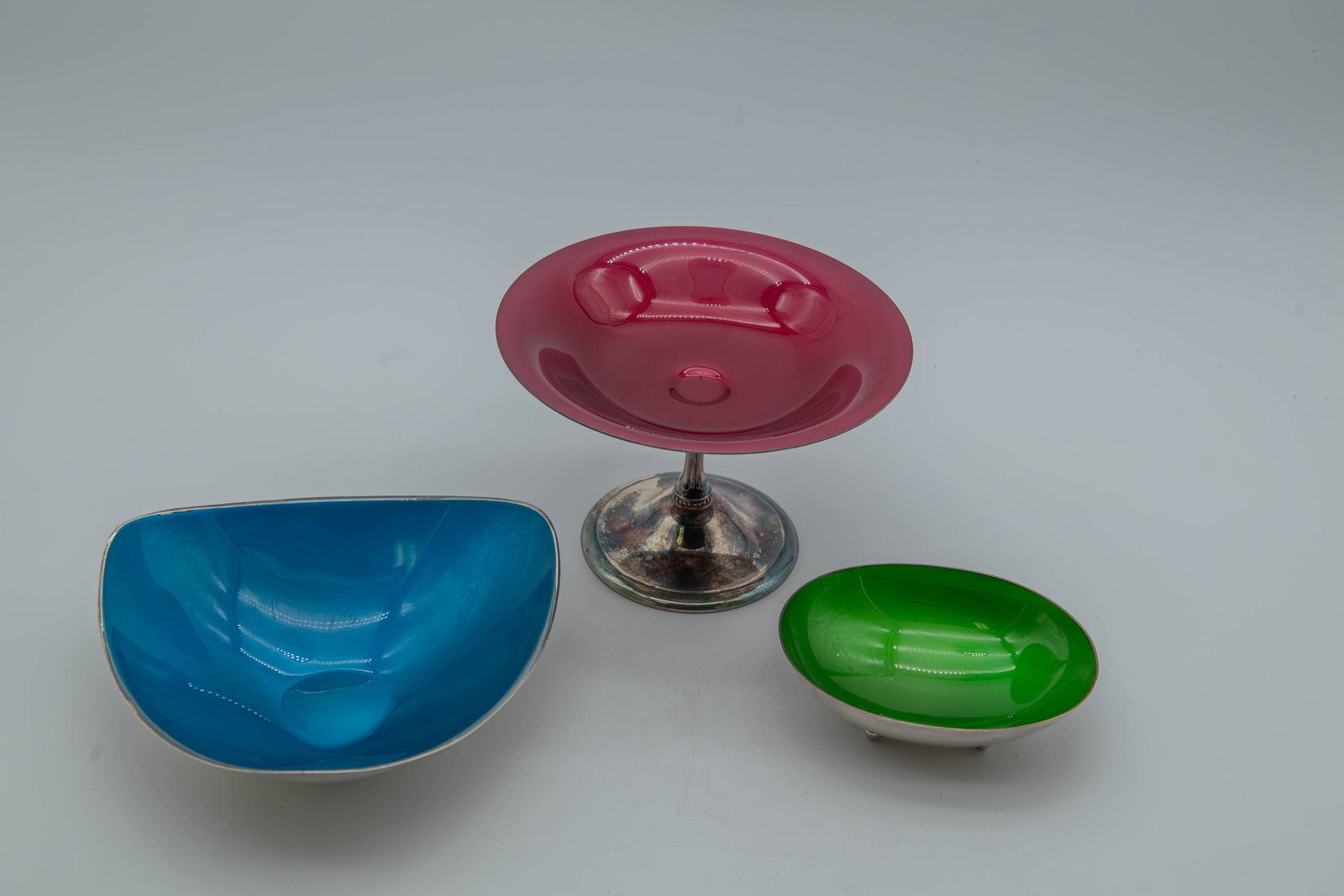 Lot of 3 Vintage Reed & Barton Silver-Plated & Enameled Decorative Bowls: Lot of 3 Vintage Reed & Barton Silver-Plated & Enameled Decorative Bowls. 1)Vintage Reed & Barton silver-plated exterior bowl with a vibrant green enamel lining, 5"L x 4"W x 1"1/2H; 2)Vintage Reed & B