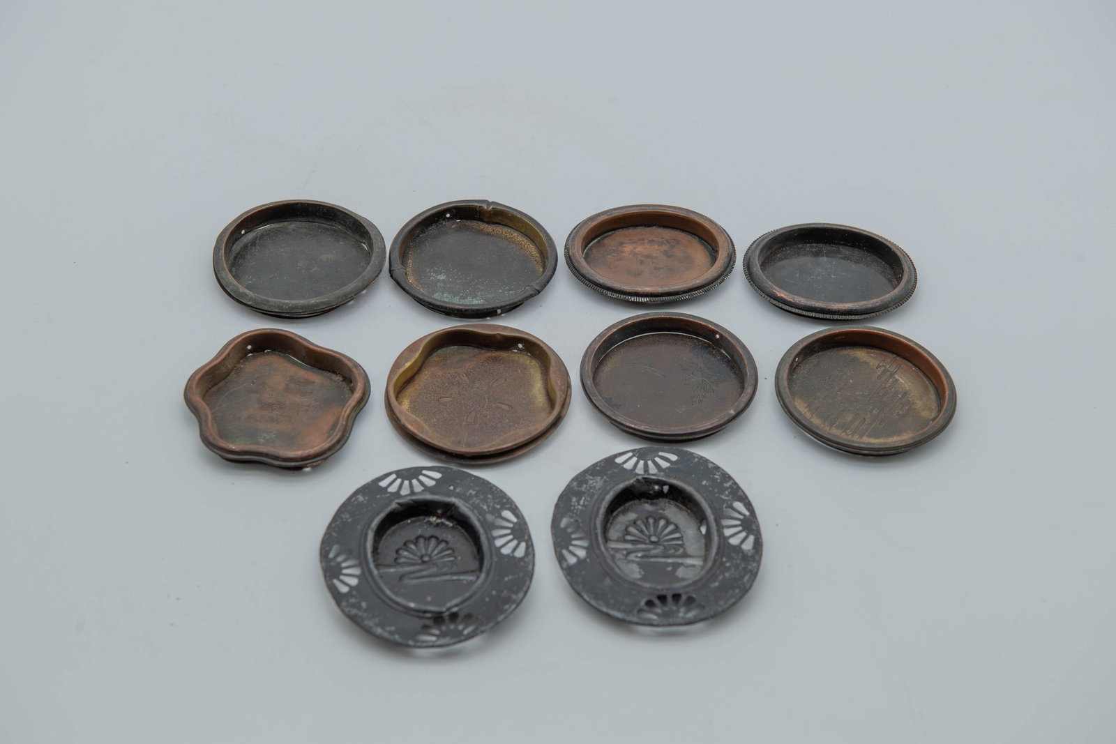 Lot of 10 Vintage/Antique Japanese Bronze Metal Hikite Handles: Lot of 9 Vintage/Antique Japanese Bronze Metal Hikite Handles. This item commonly used on traditional fusuma sliding doors or cabinet drawers. Measures approx. 3" x 2"3/4 to 3"1/2 x 3"; In good condit
