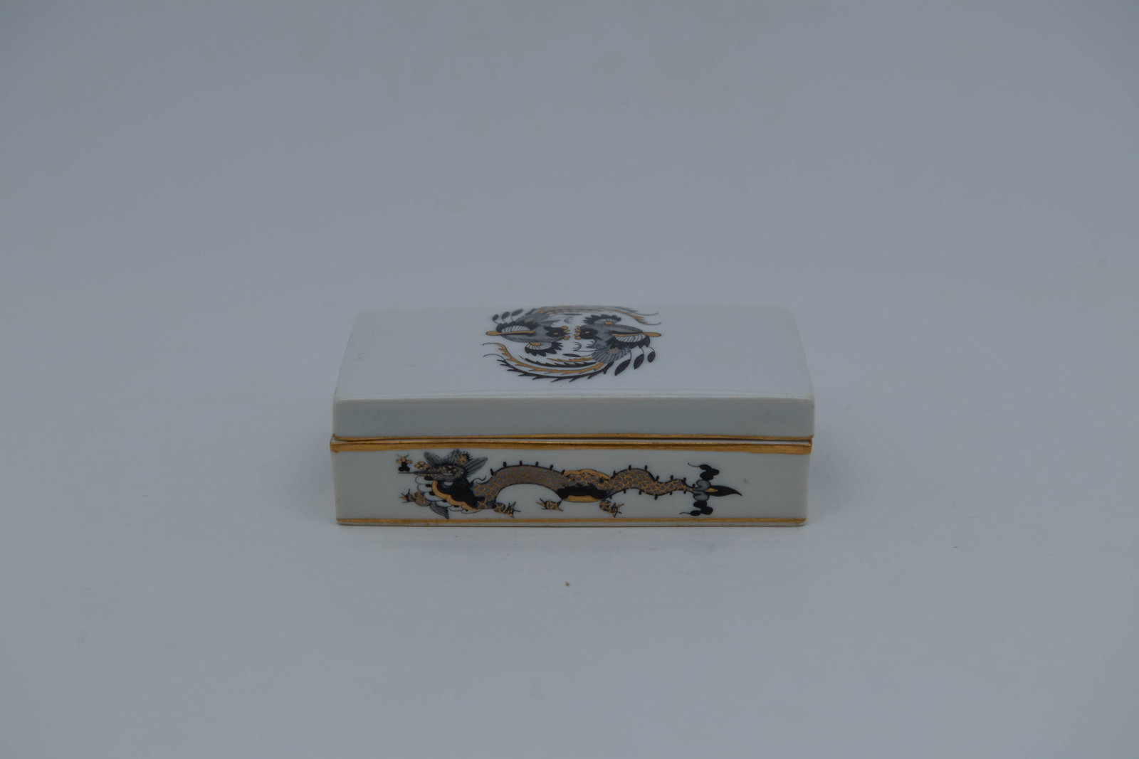 Vintage Meissen Hand-Painted Lidded Porcelain Jewelry Trinket Box: Vintage Meissen Hand-Painted Lidded Porcelain Jewelry Trinket Box w/Dragon & Phoenix Motifs, Gold Painted & Trim. 3"3/4L x 2"W x 1"H. In good condition
