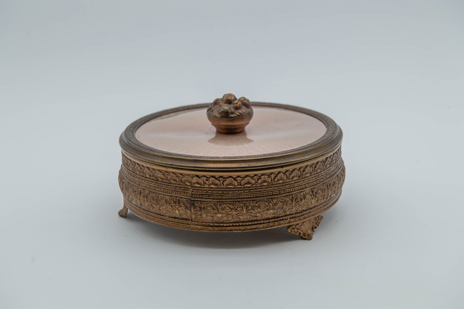 Vintage PNCW Ornate Gilt Metal Brass & Glass Vanity Jewelry Box, Made in USA: Vintage PNCW Ornate Gilt Metal Brass & Glass Vanity Jewelry Storage Box w/A Divided Glass Insert, Made in USA. Size 6"1/2W x 2"1/2H; Overall in good condition, (Stand not Included)