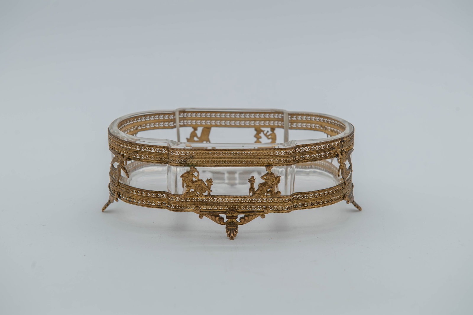 Vintage Antique Cut Crystal & Gilt Bronze French Centerpiece Bowl w/Figural Motifs: Vintage Antique Crystal Bowl & Gilt Bronze Frame French Jardiniere/Centerpiece Bowl w/Figural Motifs. Size: 6"L x 3"1/4W x 2"1/4H; In good condition