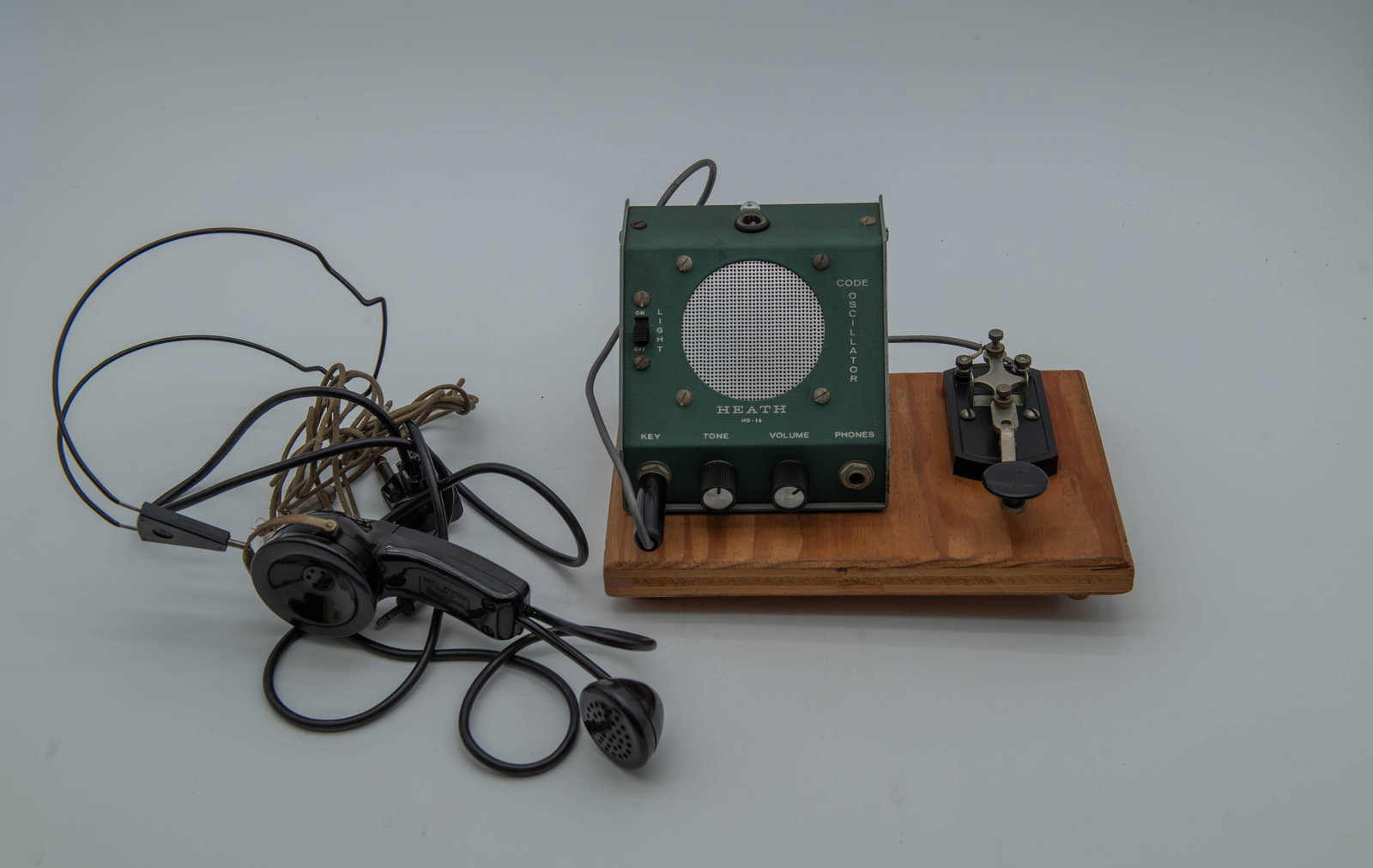 Lot of 2 Vintage Heathkit HD-16 Morse Code Practice Oscillator & Western Electric Operator Headset (1 of 6)