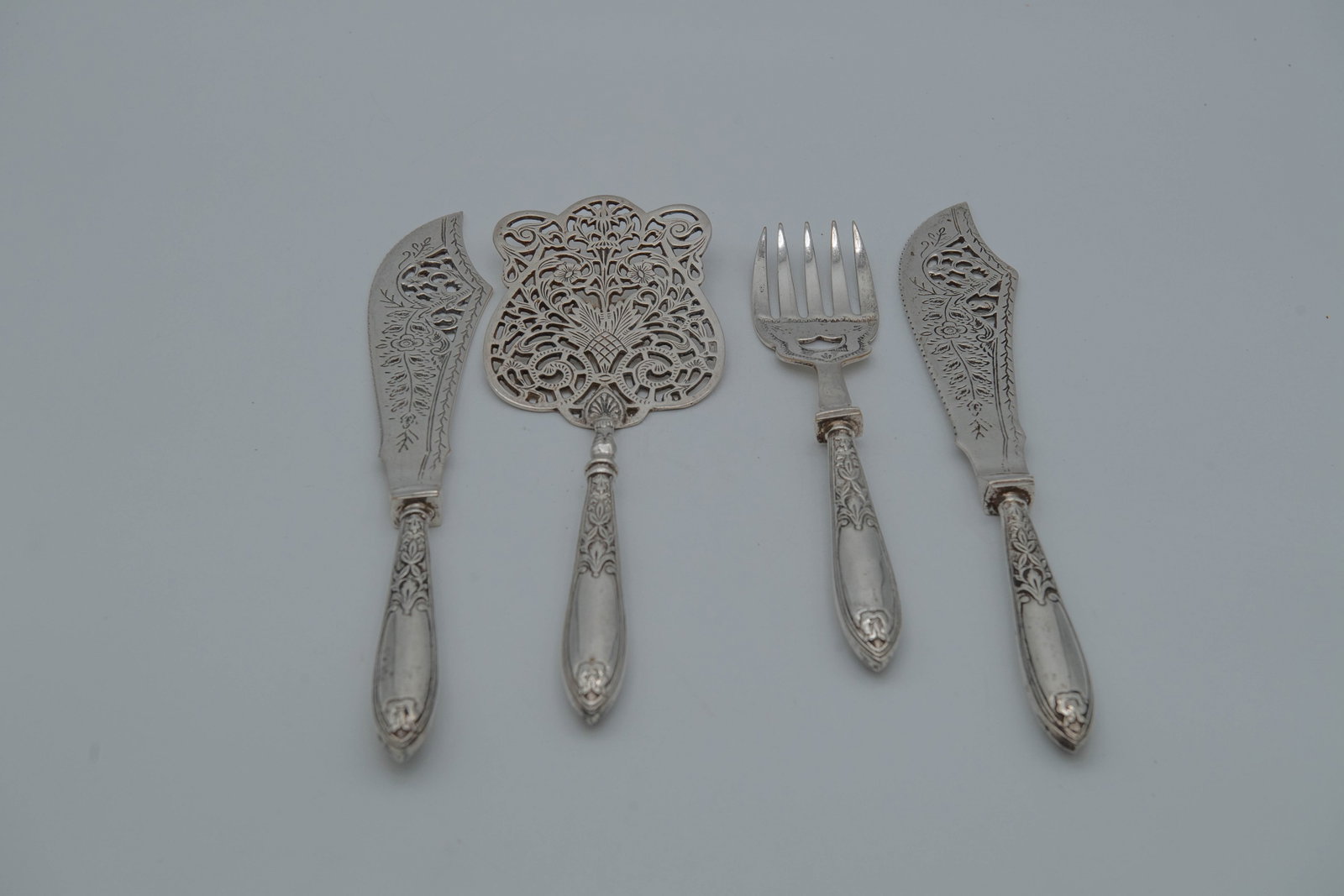 Lot of 4 Vintage TOWLE Silversmiths Ornate Server Set (1 of 7)