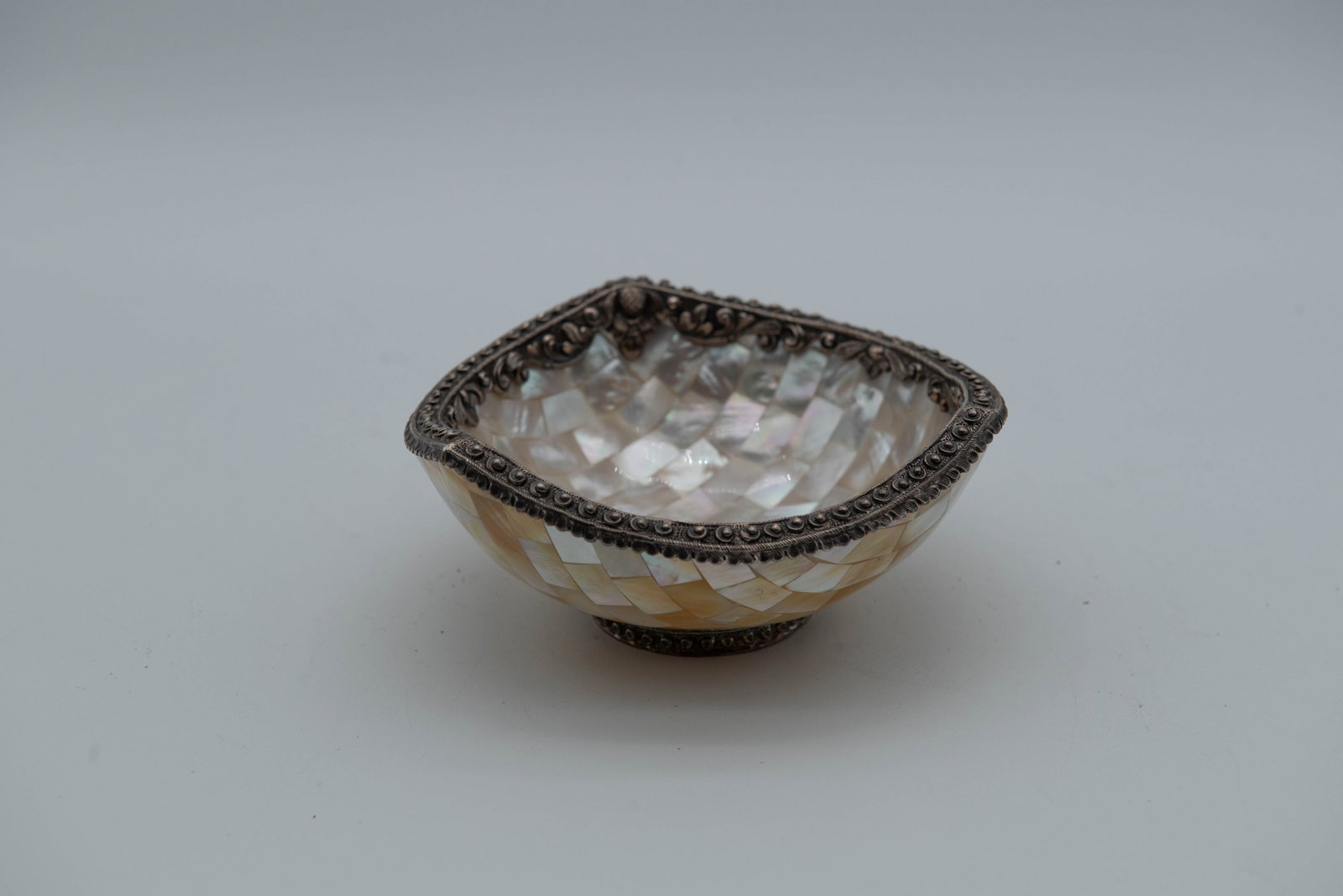 Stunning Vintage Handcrafted Mother of Pearl Dish Bowl w/Detailed Sterling Silver Rims (1 of 7)