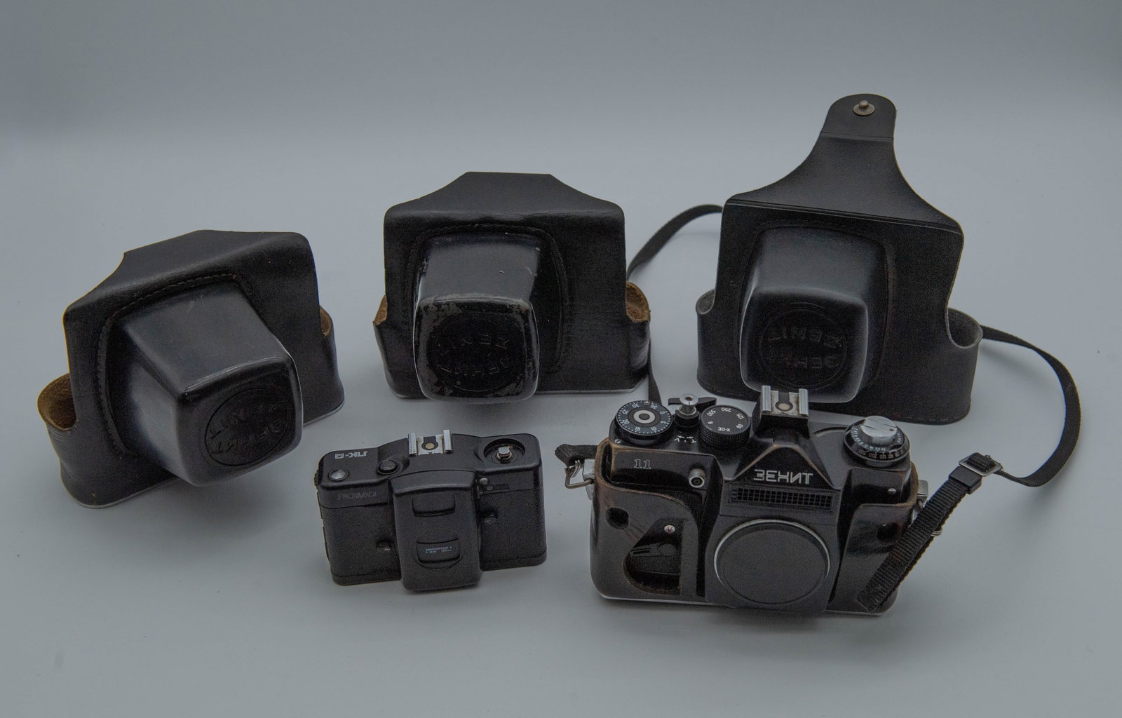 2 Vintage USSR Cameras & 3 Leather Cases (1 of 8)