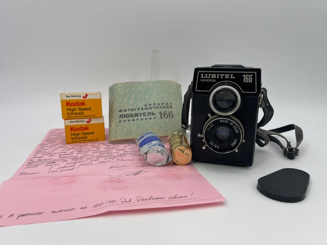 Vintage USSR LOMO LUBITEL 166 UNIVERSAL Twin-Lens Reflex Camera w/4 Unpacked Films (1 of 8)