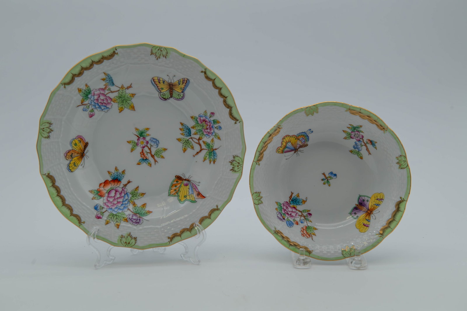 Lot of 2 Herend Hungary Hand-Painted Queen Victoria Porcelain Plate & Soup Bowl (1 of 5)
