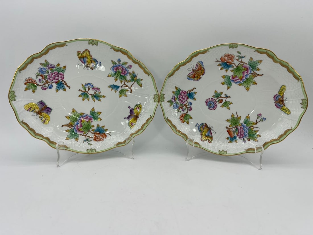 Fine Pair of Herend Hungary Hand-Painted Queen Victoria Porcelain Serving Platter (1 of 7)