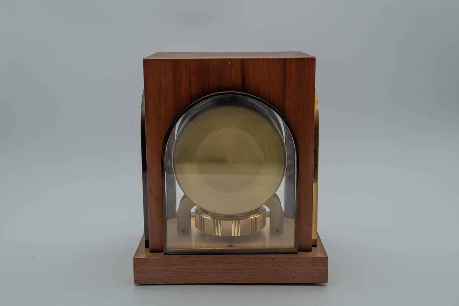 Serviced Vintage Jaeger-LeCoultre Atmos clock 15 Jewels, Mounted in Wooden Case, Made in Switerland - 4