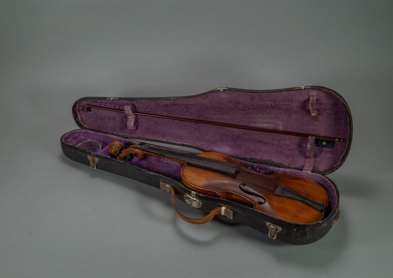 1654 Antique Violin Labeled "Nicolaus Amatus feeit in Cremona 1654" (1 of 9)