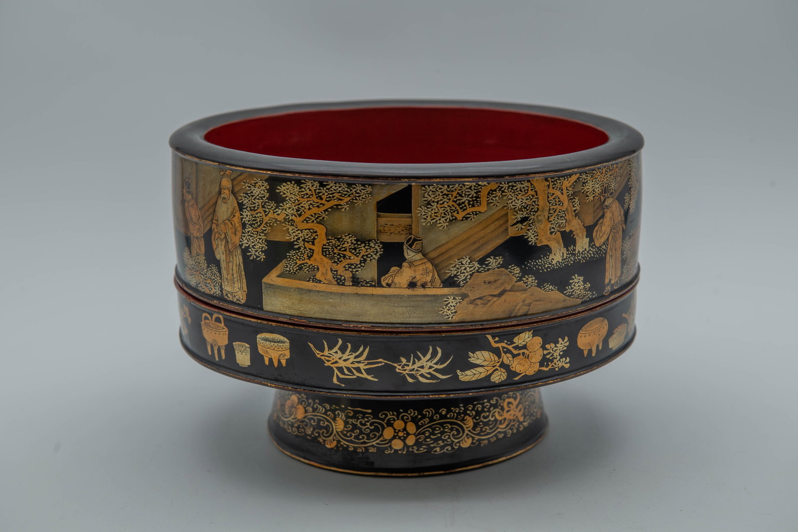 Vintage Japanese Black Lacquer Wood Container w/Hand-Painted Gold Figures: Vintage Japanese Black Lacquer Wood Container w/Hand-Painted Gold Figures. 9"W x 6"H; Overall in good condition, with minor wear and chip consistent with age and use.