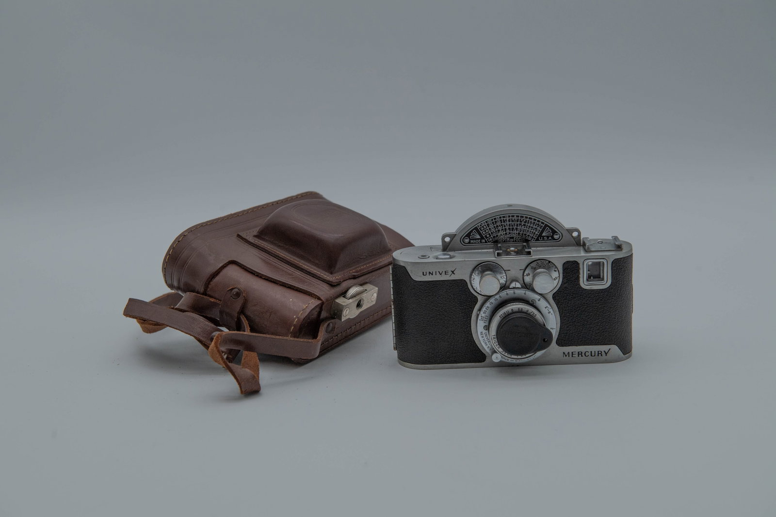 Vintage Univex Mercury Model CC 35mm Film Camera w/Original Leather Case, 1938 (1 of 7)