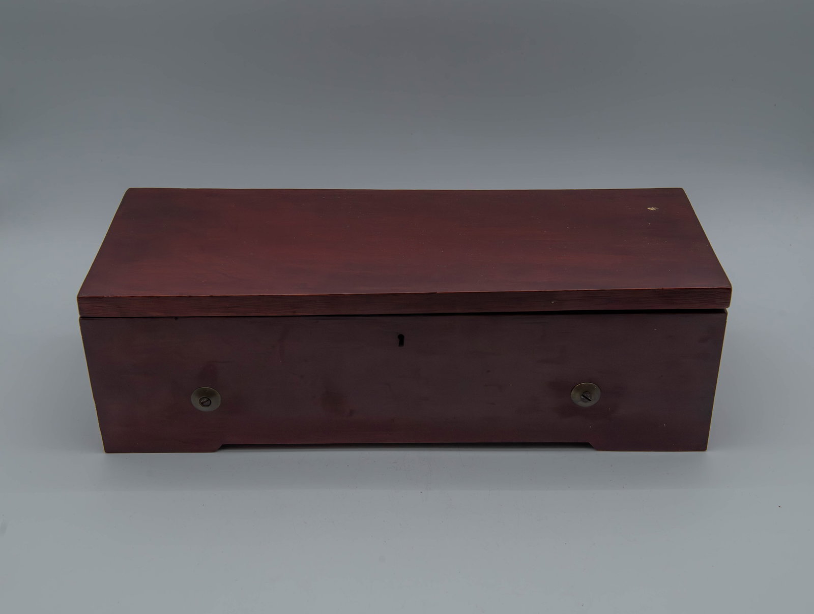Vintage Brass Cylinder Music Box, Rectangular Wooden Case: Vintage Brass Cylinder Music Box, Rectangular Wooden Case. Overall in good condition, with minor signs of age and use. The music box is in working condition, and the melody plays smoothly with a charm