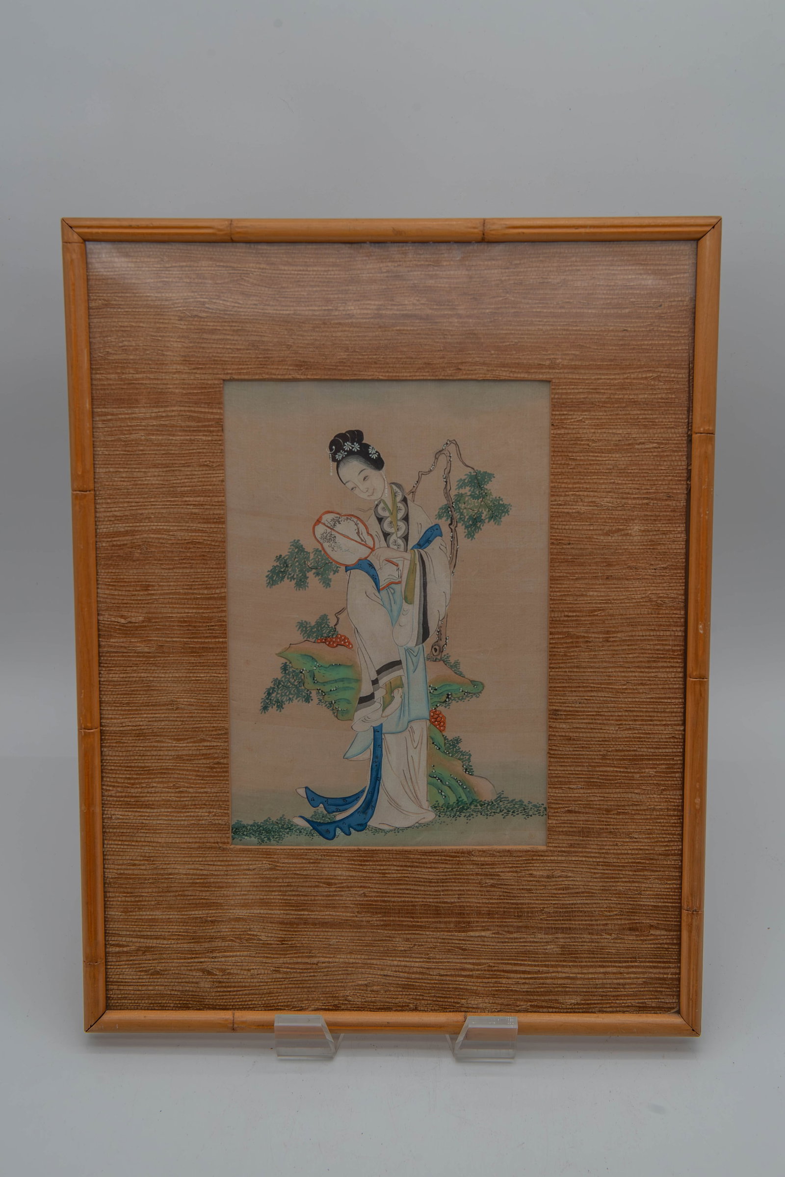 Framed Vintage Traditional Chinese Beauty Figures Watercolor Painting on Silk: Framed Vintage Traditional Chinese Beauty Figures Watercolor Painting on Silk. Frame size 14"1/4 x 18"1/2; In good condition,(Stand not Included)